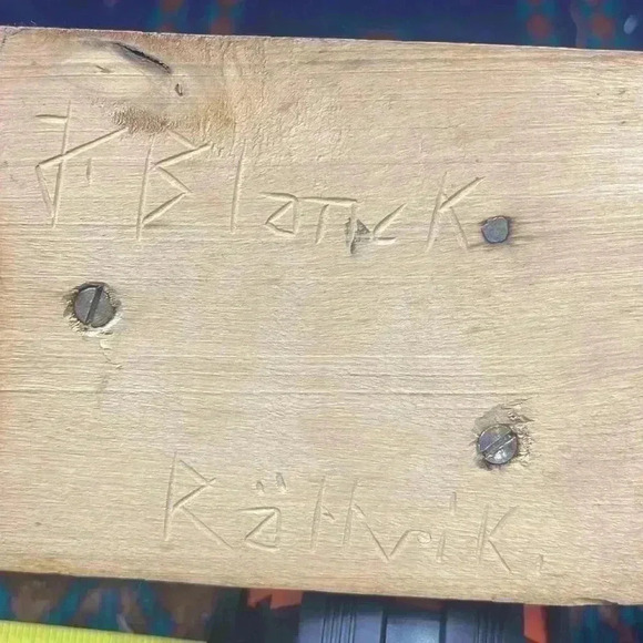 Hand carved vintage, violin player. So cool! - Picture 9 of 10